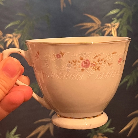 Gibson fine china Rose Teacup Set - Picture 2 of 6